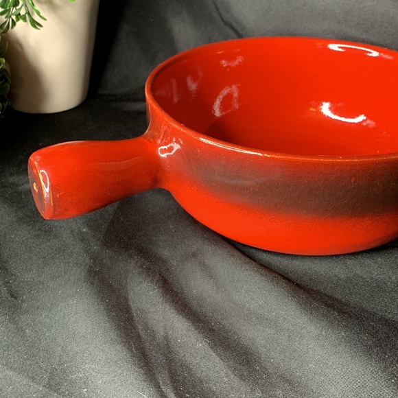 Large round Rustic red terracotta casserole dish with handle made in Italy - Picture 5 of 8